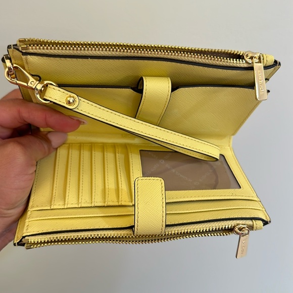 Michael Kors, handbag and wristlet - Picture 6 of 15